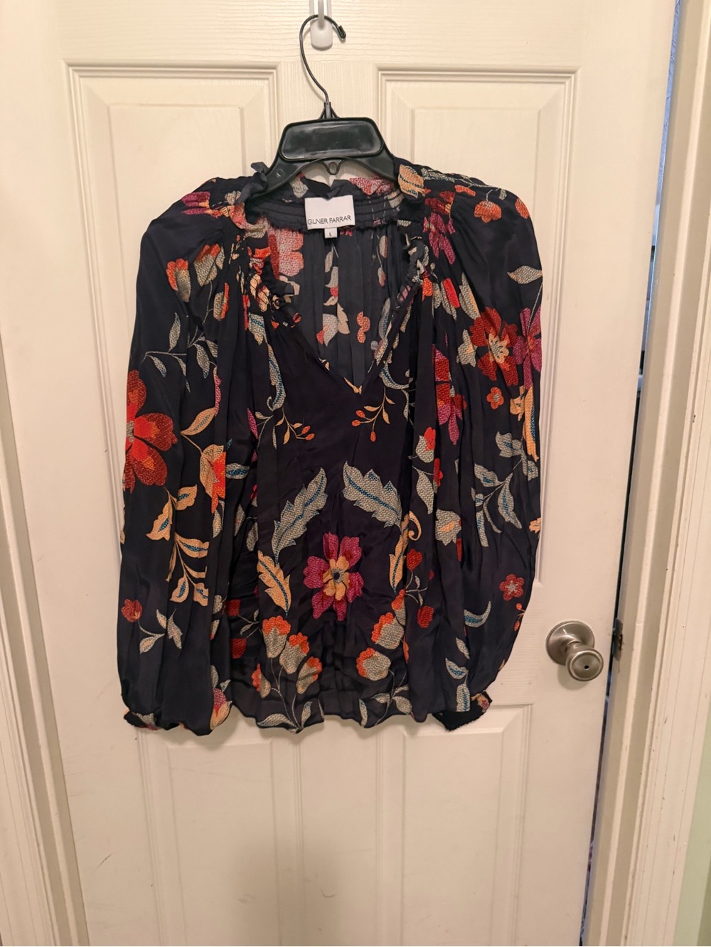 Gilnar Farrar Navy Floral V-Neck Balloon-Sleeve Blouse